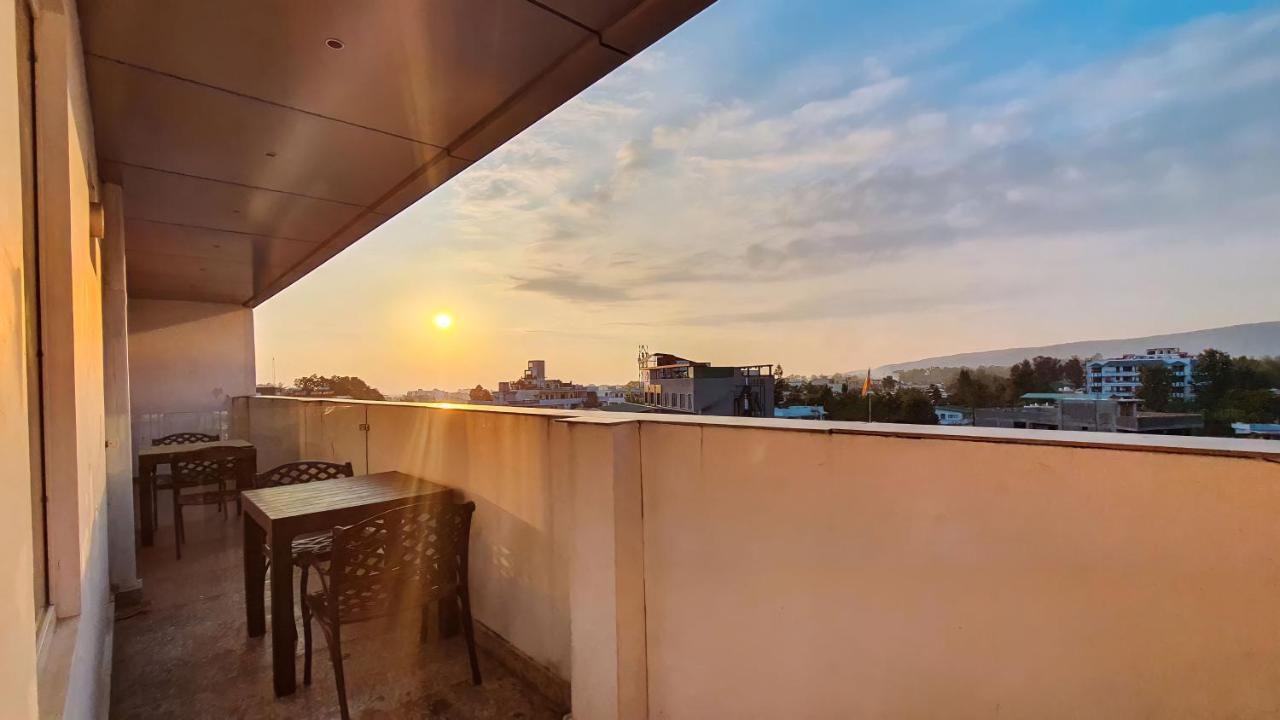Aura Rooms Дехрадун Экстерьер фото